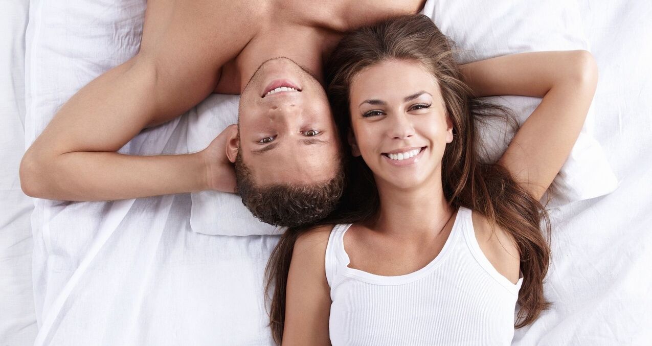 Женщина и сексуально развитый мужчина делят одну кровать